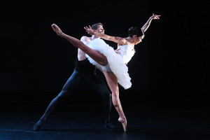 Andrea-Yorita-and-Zachary-Kapeluck-of-BalletX-in-Beasts-by-Nicolo-Fonte.Photo-by-Bill-Hebert