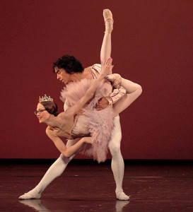 Stuttgart-Ballet_Grand-Pas-de-Deux-by-Christian-Spuck-by-Regina-Brocke